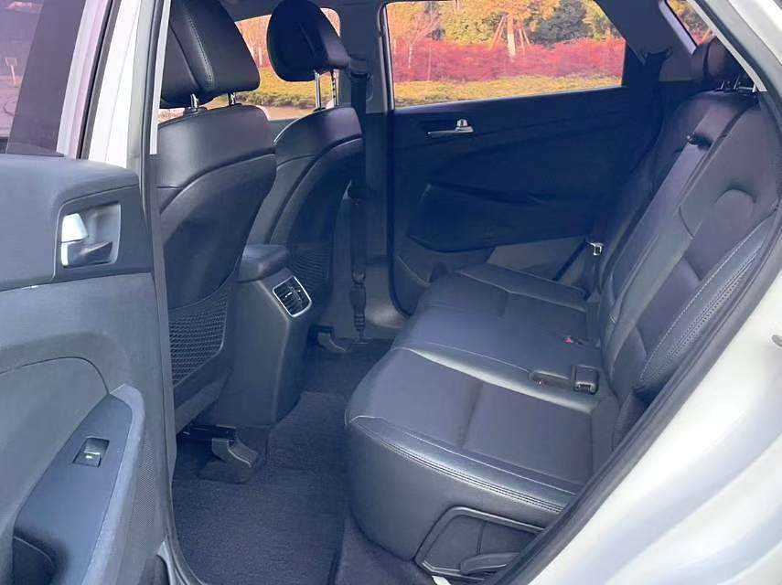 2015–2016 Hyundai Tucson 1.6T GLS 2WD Smart Trim (Used) – Ample stock, ready for immediate shipment.