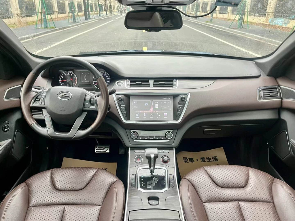 Landwind X7 turbocharged gasoline SUV, blue exterior, suitable for daily use and family trips.