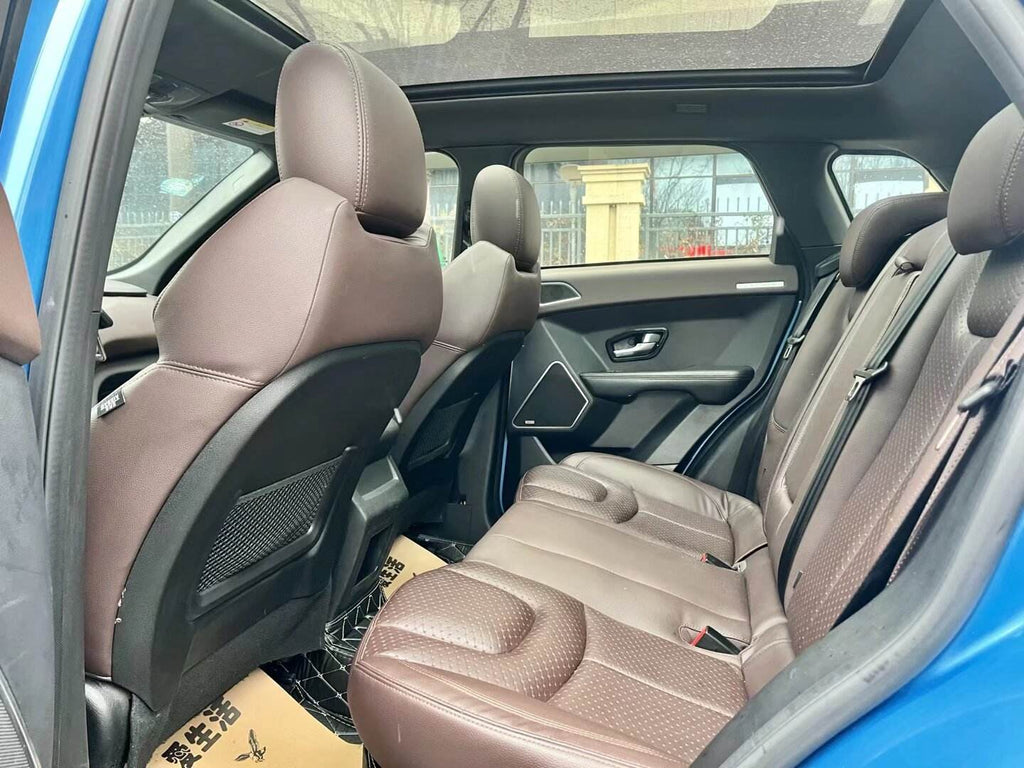 Landwind X7 turbocharged gasoline SUV, blue exterior, suitable for daily use and family trips.