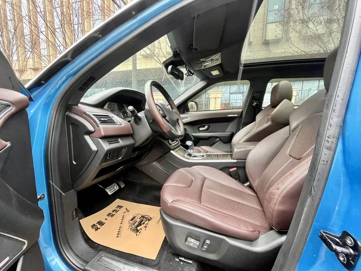 Landwind X7 turbocharged gasoline SUV, blue exterior, suitable for daily use and family trips.